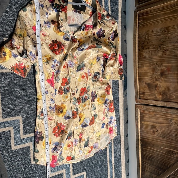 Dolce & Gabbana Silk Floral Button Up Blouse - Picture 9 of 9